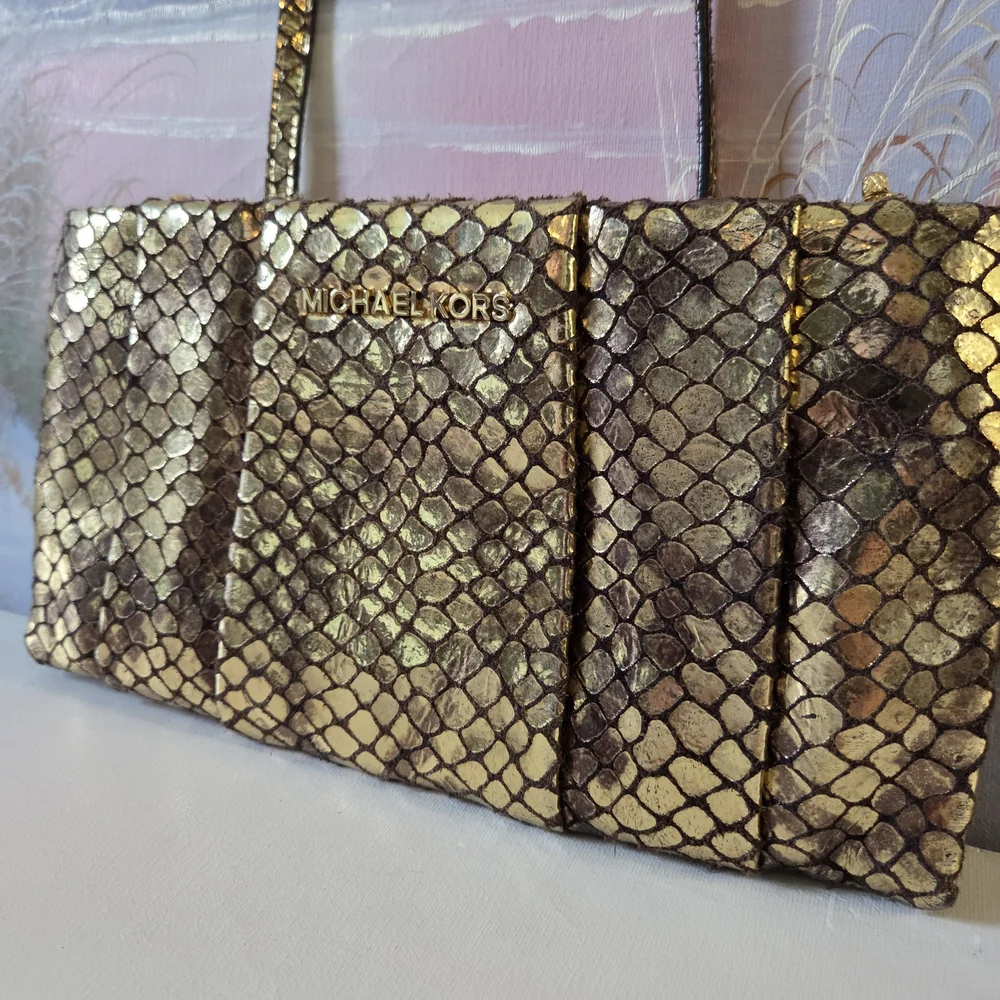 Michael Kors Metallic Snakeskin-Effect Gold Dark Undertone - Picture 3 of 16